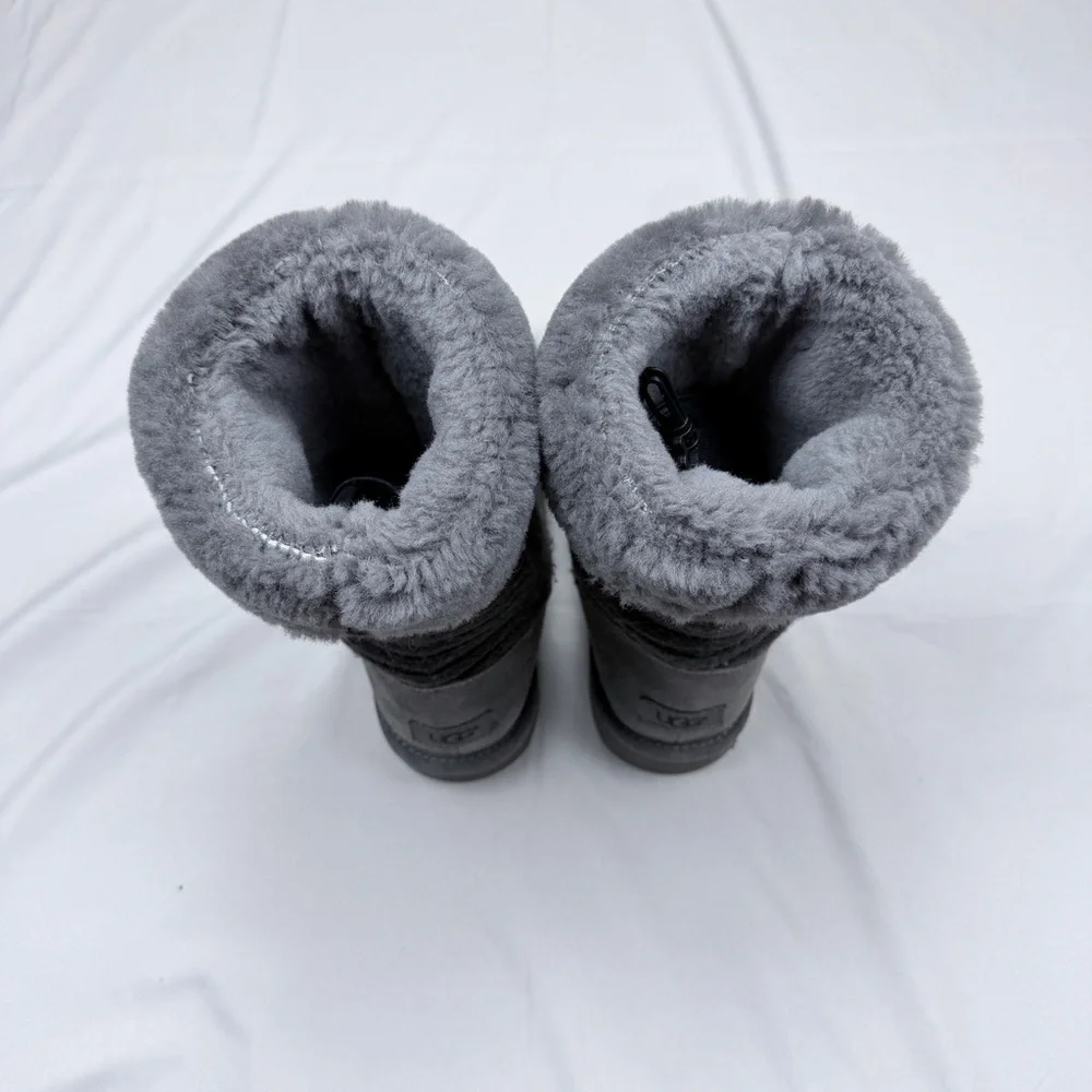 UGG Gray Ribbed Knit Shearling Lined Boots